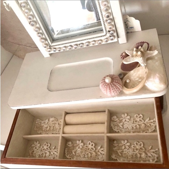 NEW! Seashell Jewelry Box & Mirror - Picture 4 of 8